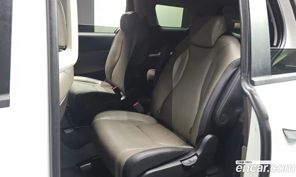 Kia Carnival 2025 1.6 автомат (гидро), фото 18