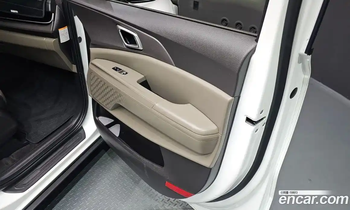 Kia Carnival 2025 1.6 автомат (гидро), фото 19