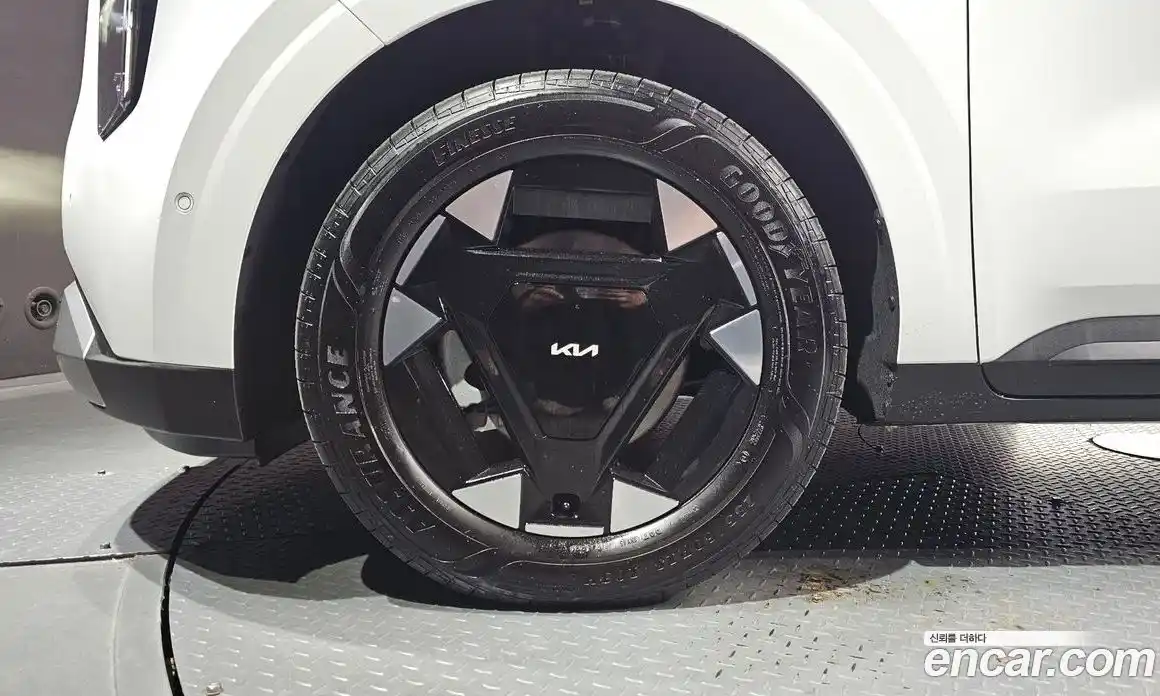 Kia Carnival 2025 1.6 автомат (гидро), фото 5