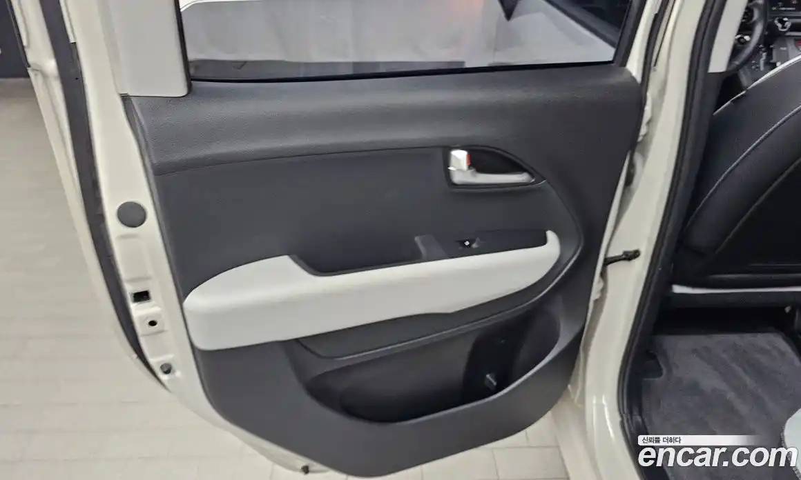 Kia Ray 2023 1.0 автомат (гидро), фото 15