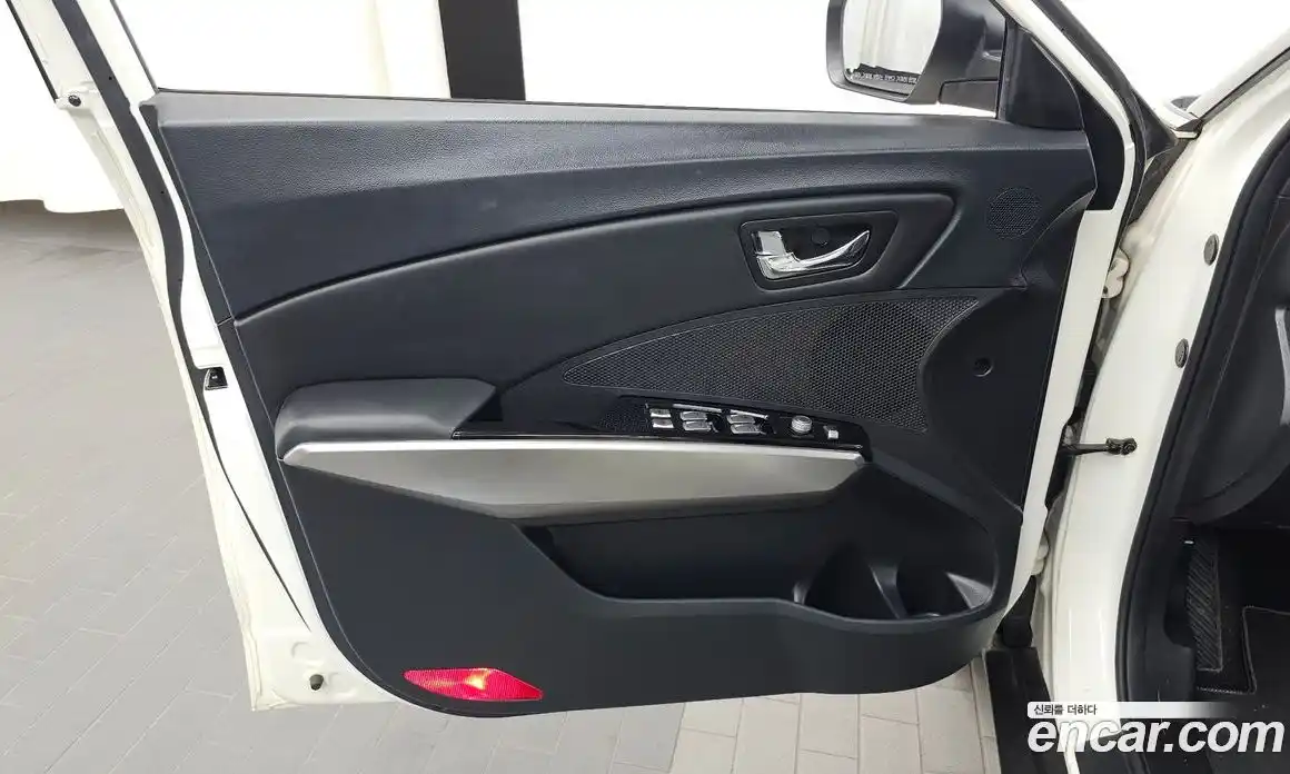 SsangYong TIBOLI 2015 1.6 автомат (гидро), фото 14
