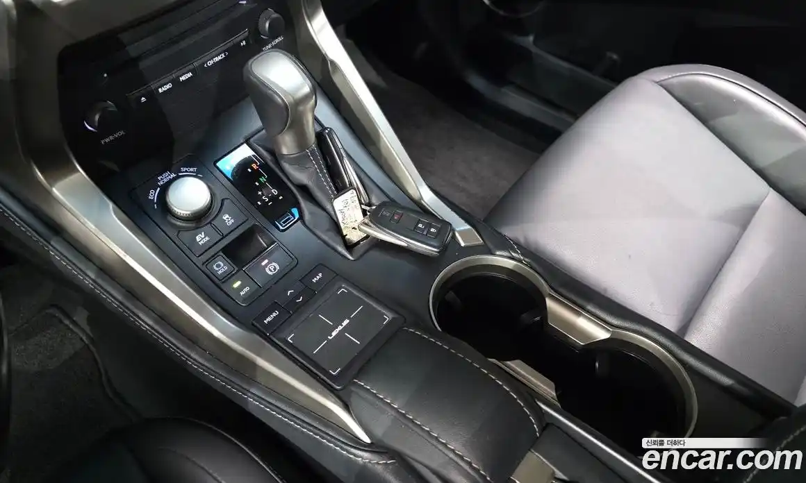 Lexus NX 2015 2.5 автомат (гидро), фото 9 Lexus NX 2015 2.5 автомат (гидро), фото 9