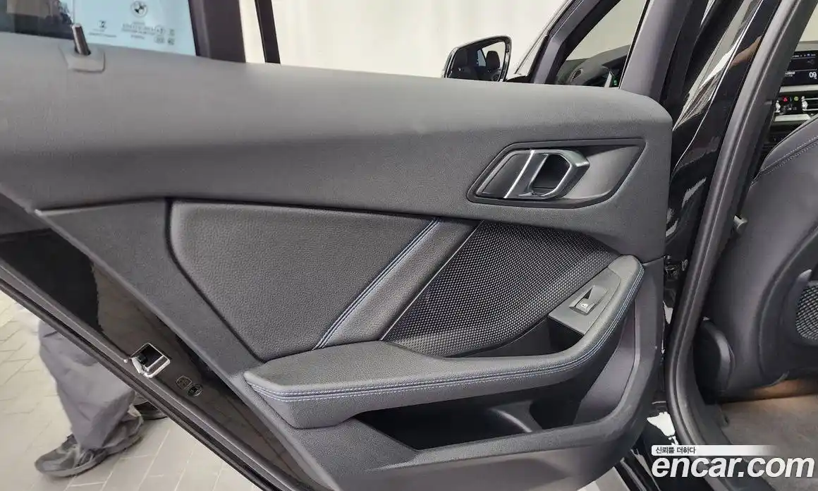 BMW 1 серия 2024 2.0 автомат (гидро), фото 15