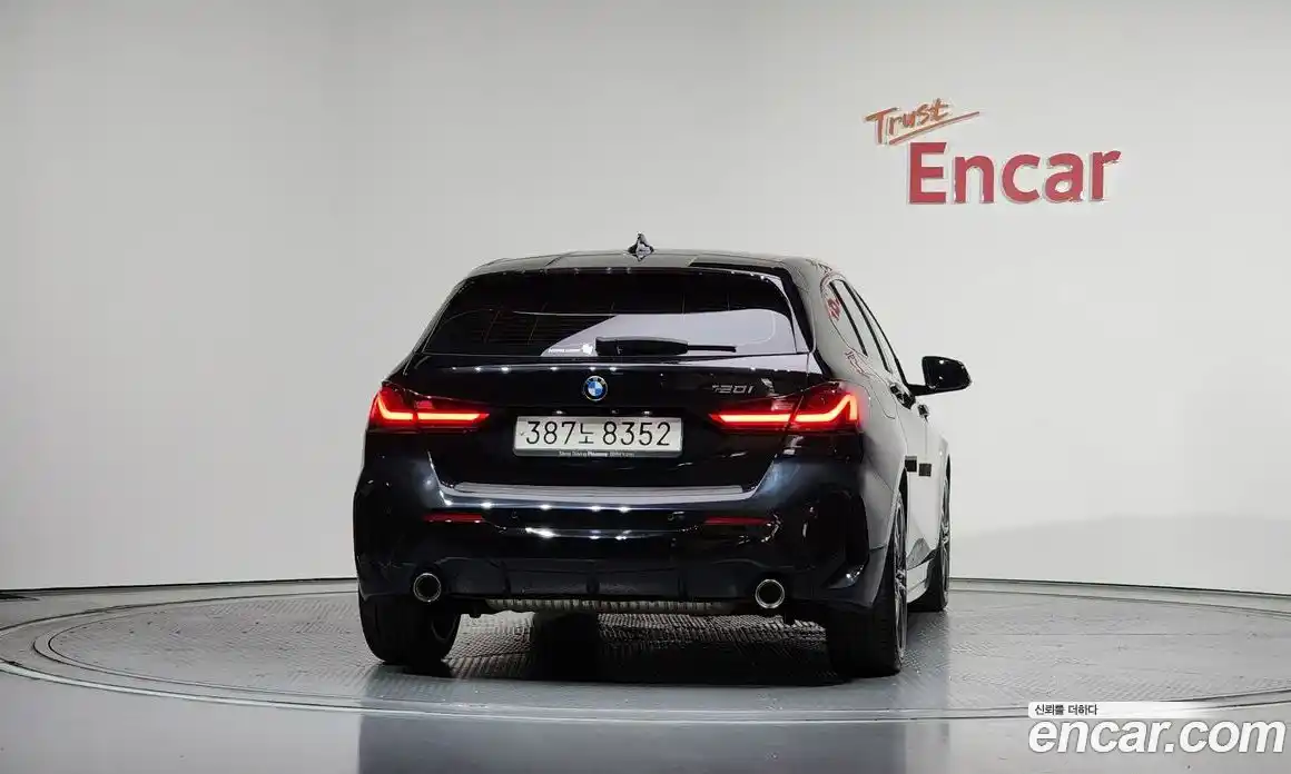 BMW 1 серия 2024 2.0 автомат (гидро), фото 4