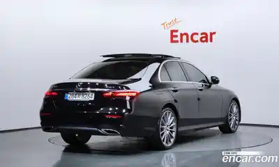 Mercedes-Benz E-Class 2022 2.0 автомат (гидро), миниатюра 2