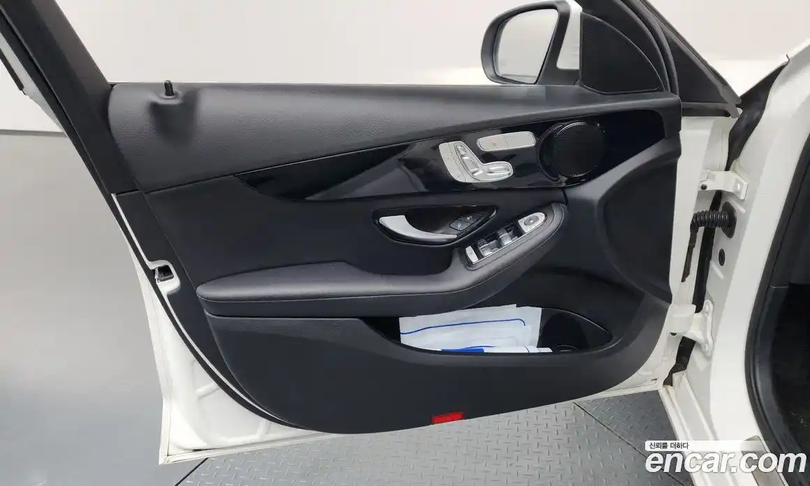 Mercedes-Benz C-Class 2017 2.0 гидро, фото 14 Mercedes-Benz C-Class 2017 2.0 гидро, фото 14