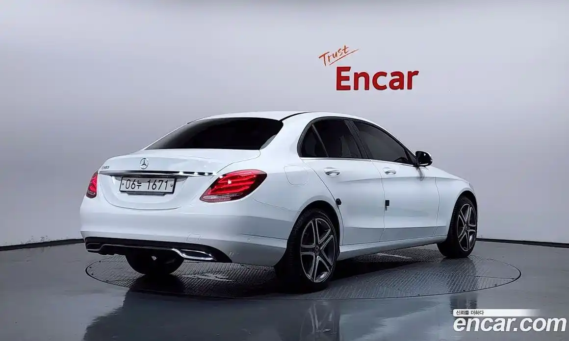 Mercedes-Benz C-Class 2017 2.0 гидро, фото 2 Mercedes-Benz C-Class 2017 2.0 гидро, фото 2