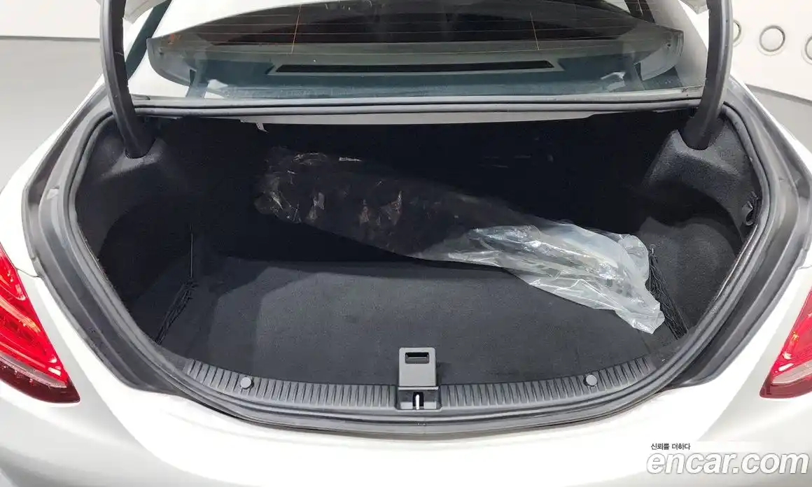 Mercedes-Benz C-Class 2017 2.0 гидро, фото 24 Mercedes-Benz C-Class 2017 2.0 гидро, фото 24