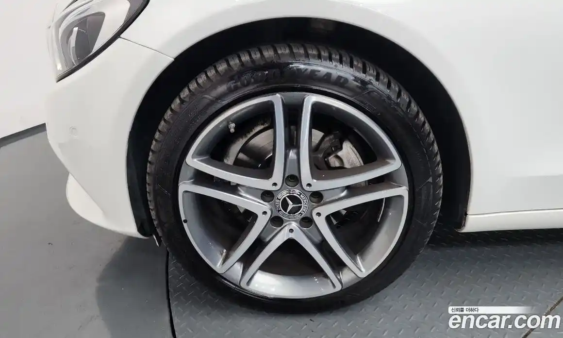 Mercedes-Benz C-Class 2017 2.0 гидро, фото 5 Mercedes-Benz C-Class 2017 2.0 гидро, фото 5