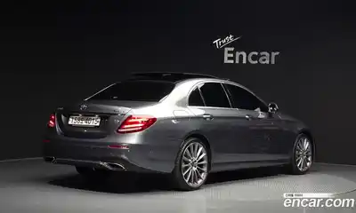 Mercedes-Benz E-Class 2019 2.0 автомат (гидро), миниатюра 2