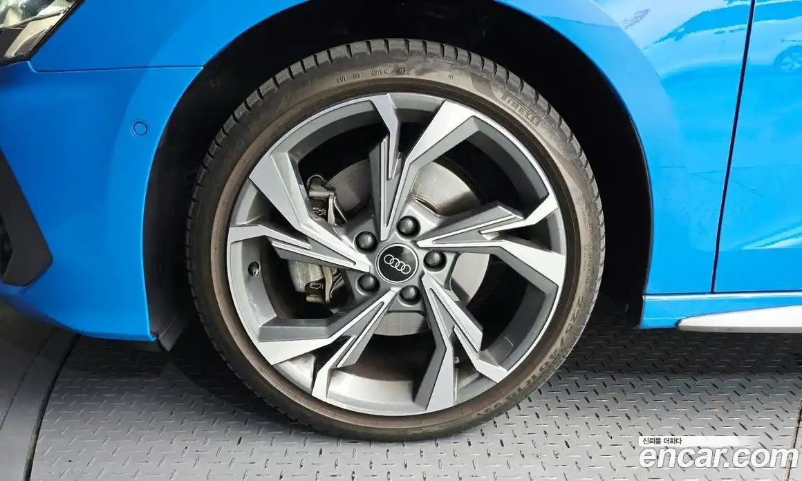 Audi A3 2023 2.0 автомат (гидро), фото 5