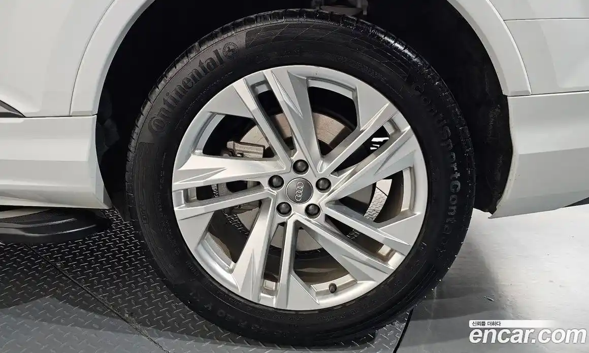 Audi Q7 2020 3.0 автомат (гидро), фото 7