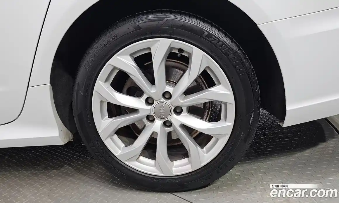 Audi A6 2015 2.0 автомат (гидро), фото 6