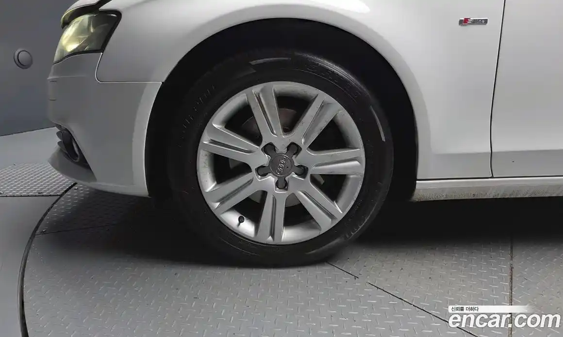 Audi A4 2011 2.0 автомат (гидро), фото 5