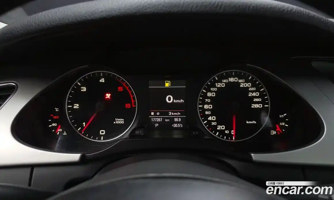 Audi A4 2011 2.0 автомат (гидро), фото 8
