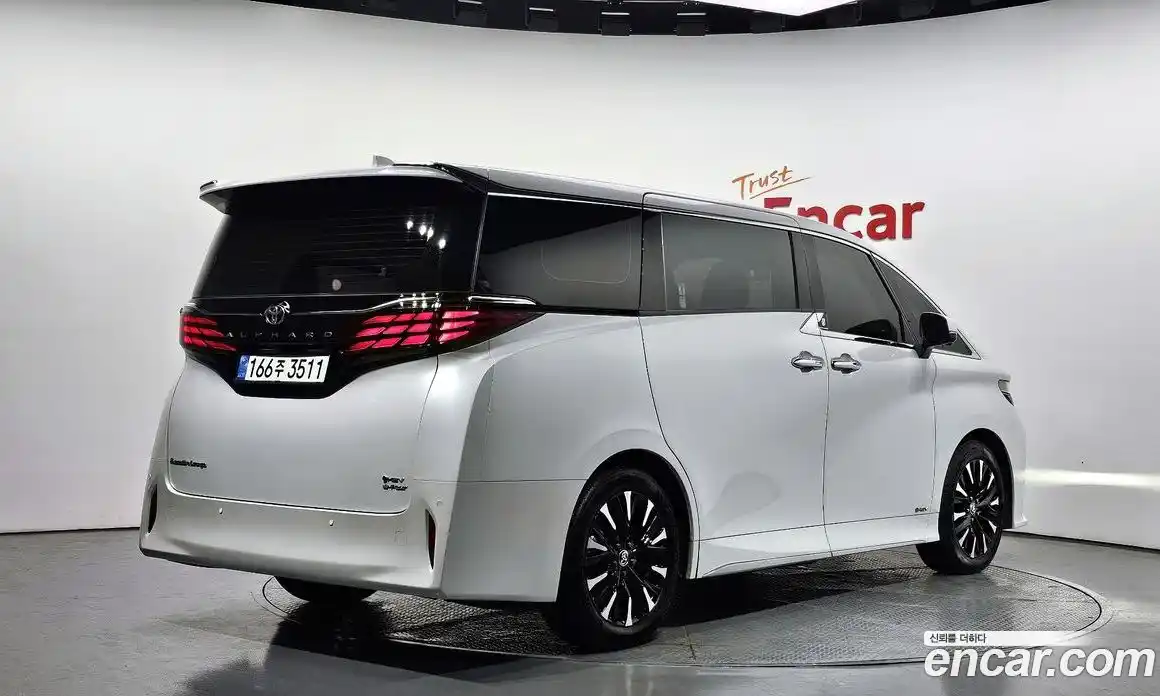 Toyota Alphard 2025 2.5 автомат (гидро), фото 2 Toyota Alphard 2025 2.5 автомат (гидро), фото 2