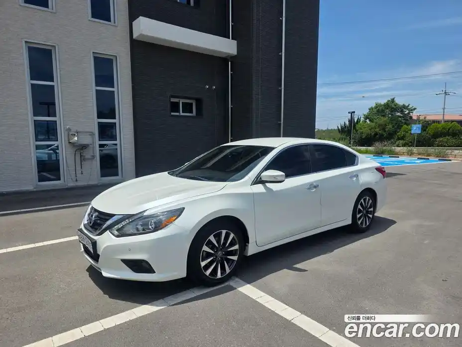 Nissan Altima 2017 2.5 автомат (гидро), фото 1 Nissan Altima 2017 2.5 автомат (гидро), фото 1