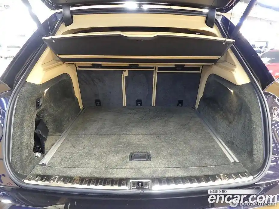 Bentley Bentayga 2022 4.0 автомат (гидро), фото 18 Bentley Bentayga 2022 4.0 автомат (гидро), фото 18