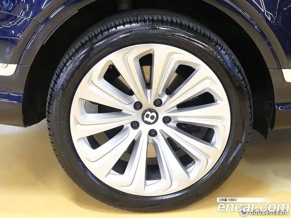 Bentley Bentayga 2022 4.0 автомат (гидро), фото 19 Bentley Bentayga 2022 4.0 автомат (гидро), фото 19