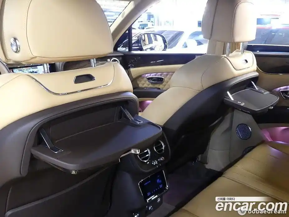 Bentley Bentayga 2022 4.0 автомат (гидро), фото 20 Bentley Bentayga 2022 4.0 автомат (гидро), фото 20