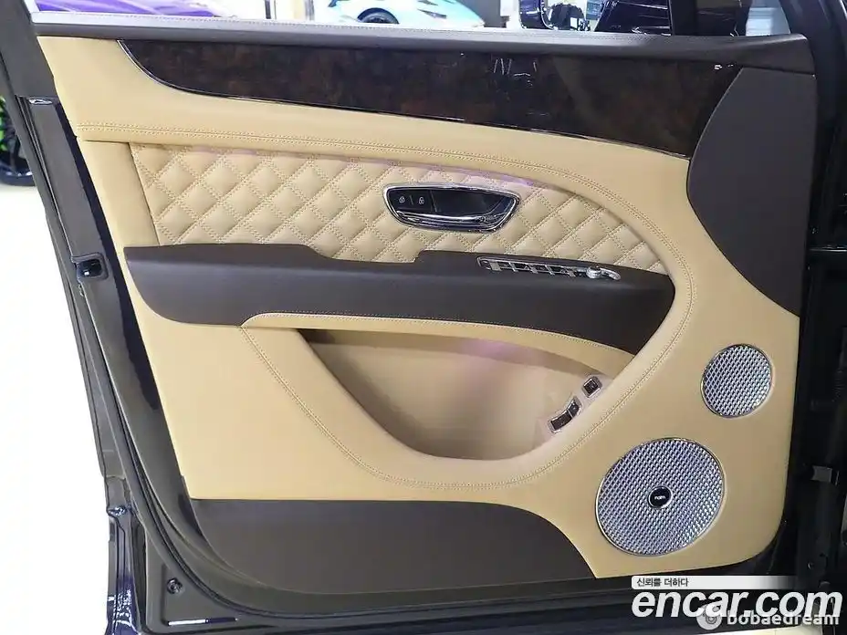 Bentley Bentayga 2022 4.0 автомат (гидро), фото 7 Bentley Bentayga 2022 4.0 автомат (гидро), фото 7