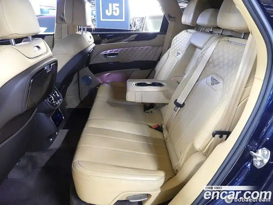 Bentley Bentayga 2022 4.0 автомат (гидро), фото 8 Bentley Bentayga 2022 4.0 автомат (гидро), фото 8