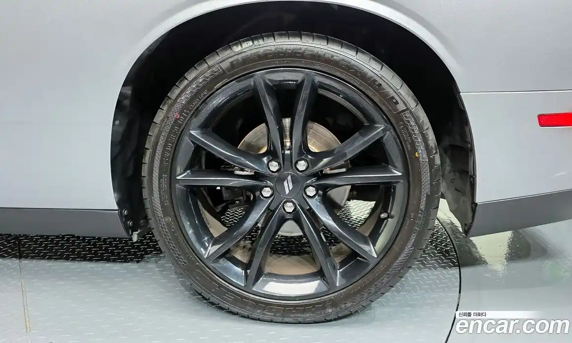 Dodge Challenger 2017 5.7 автомат (гидро), фото 7 Dodge Challenger 2017 5.7 автомат (гидро), фото 7