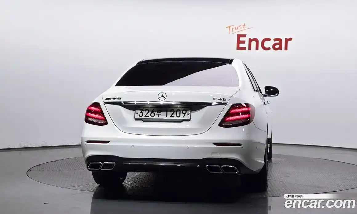 Mercedes-Benz E-Class 2018 2.0 автомат (гидро), фото 3
