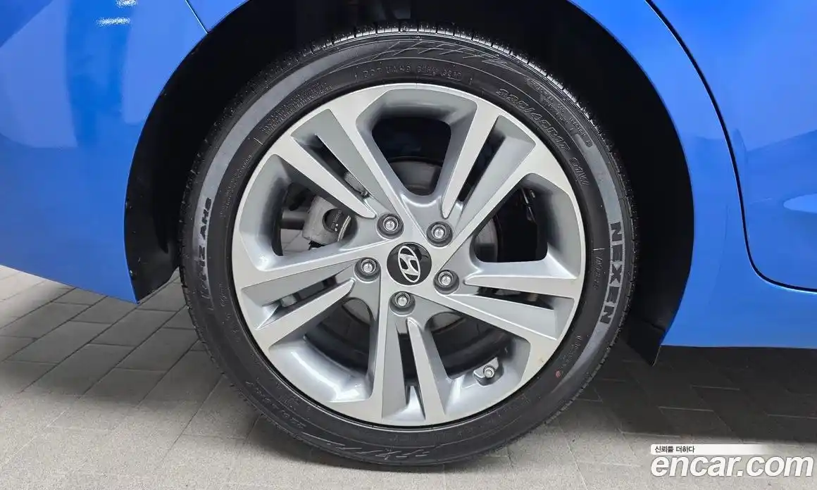 Hyundai Avante 2017 1.6 автомат (гидро), фото 5