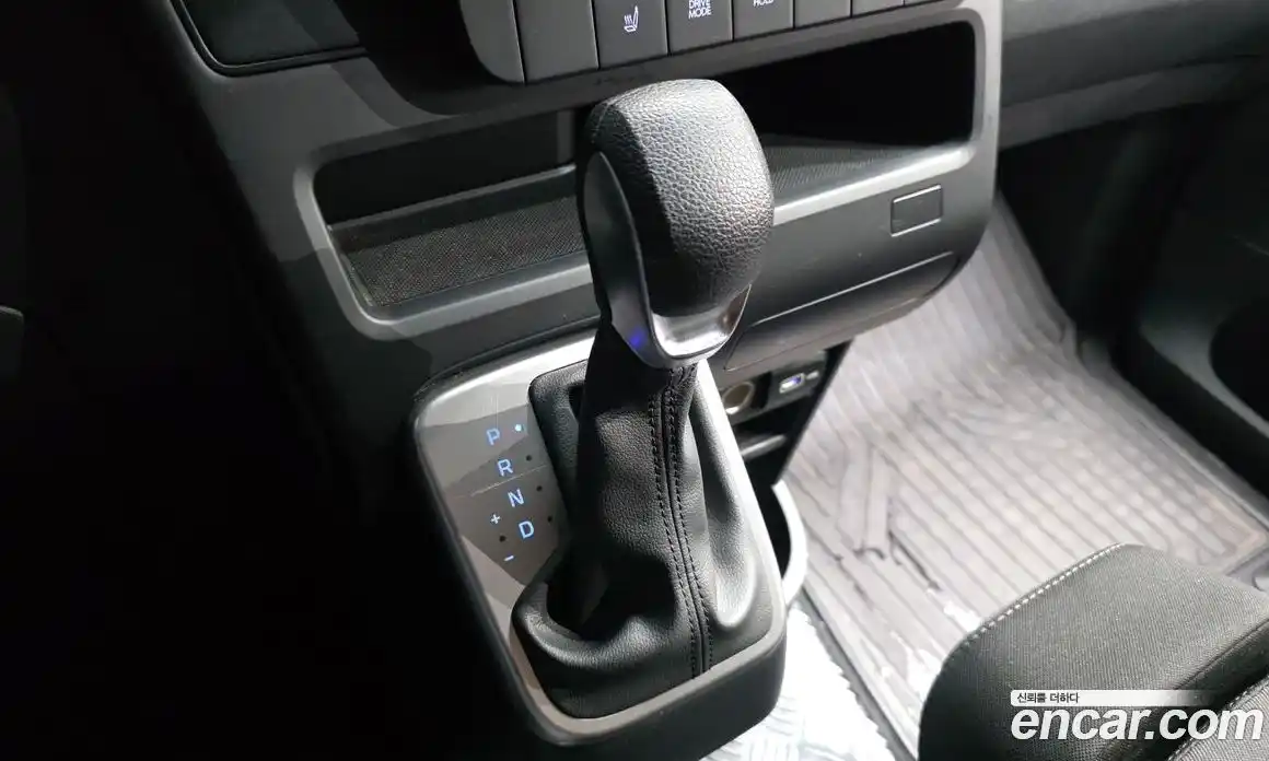 Hyundai Staria 2022 2.2 автомат (гидро), фото 12