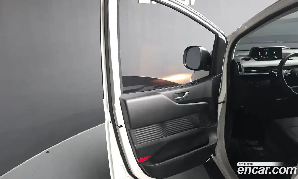 Hyundai Staria 2022 2.2 автомат (гидро), фото 14