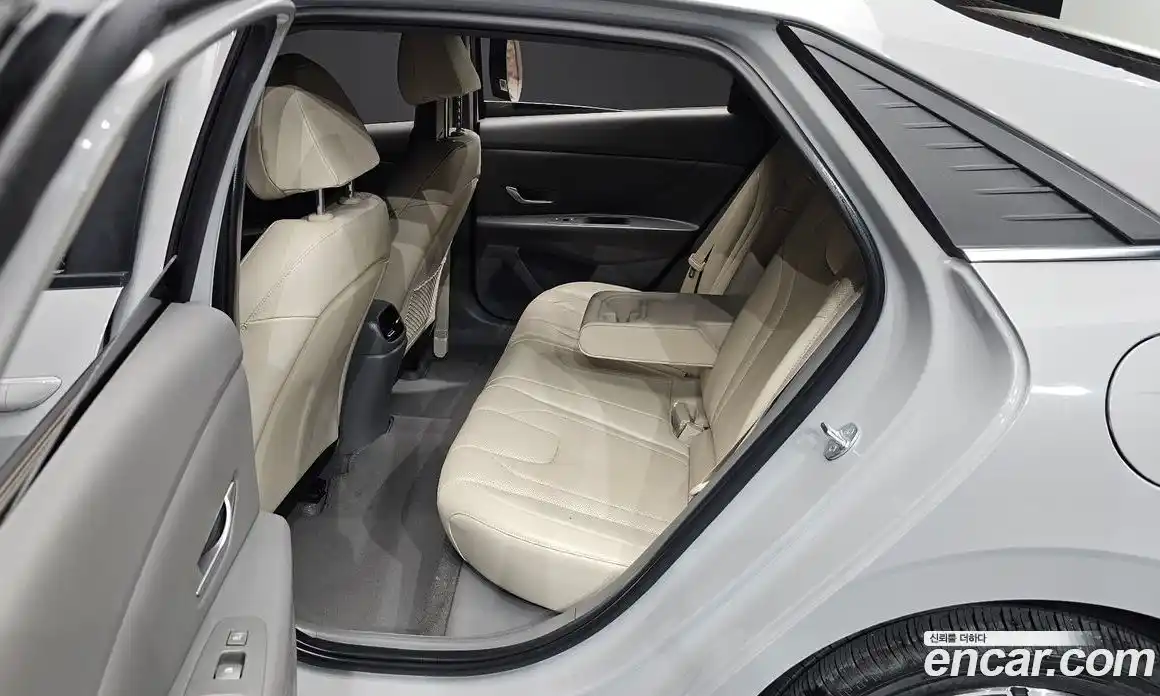 Hyundai Avante 2023 1.6 автомат (гидро), фото 12