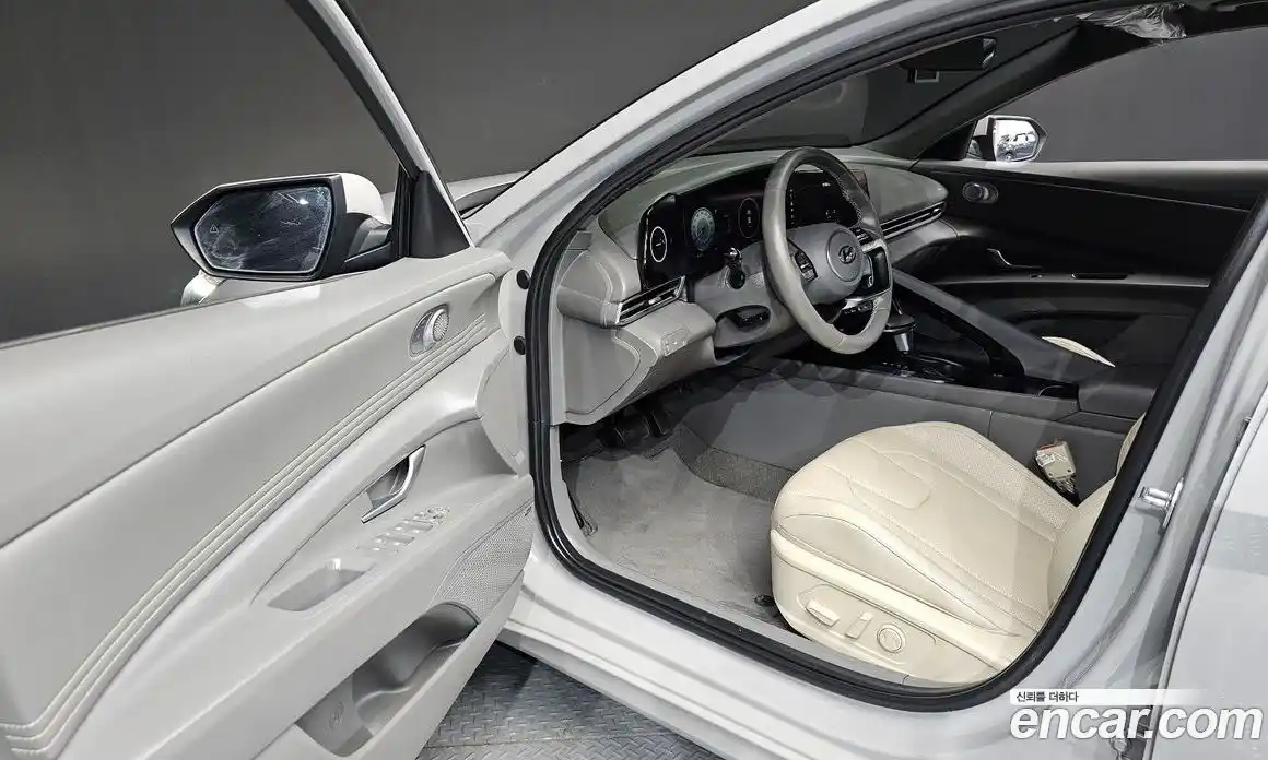 Hyundai Avante 2023 1.6 автомат (гидро), фото 10