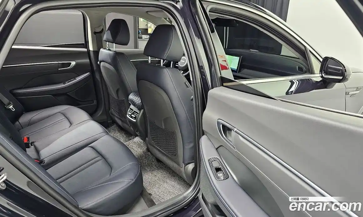 Hyundai Sonata 2023 1.6 автомат (гидро), фото 17
