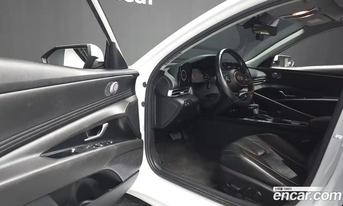 Hyundai Avante 2023 1.6 автомат (гидро), фото 13