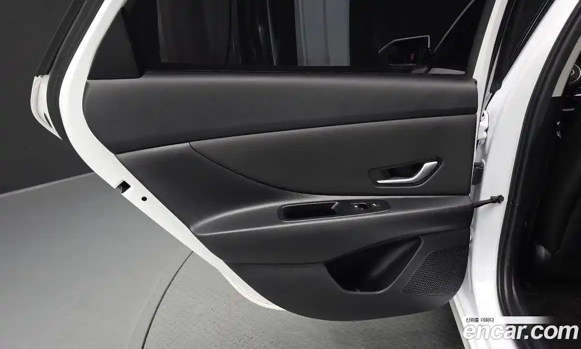 Hyundai Avante 2023 1.6 автомат (гидро), фото 15