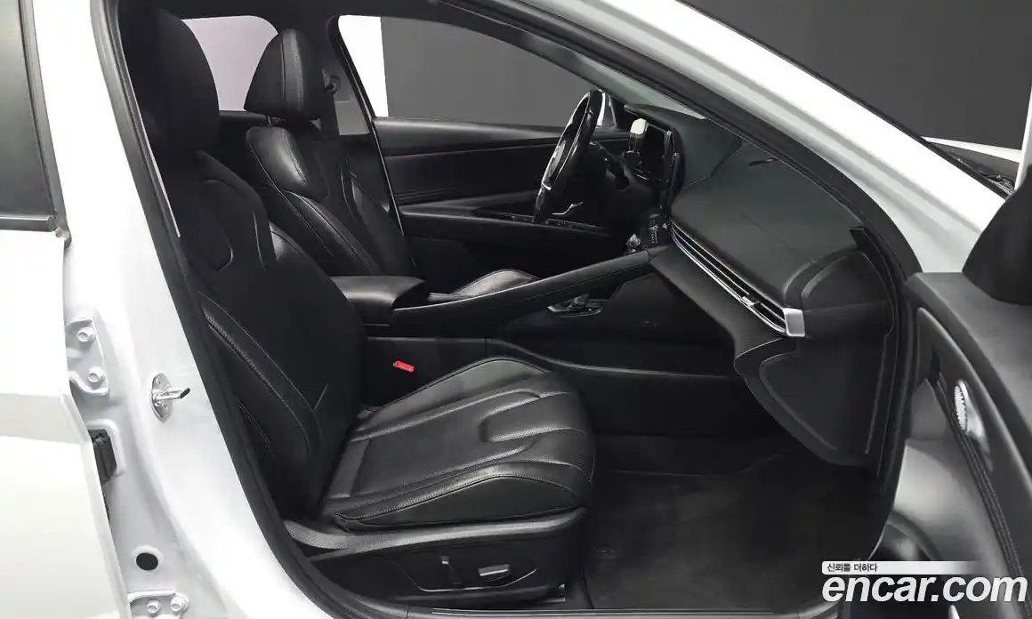 Hyundai Avante 2023 1.6 автомат (гидро), фото 18