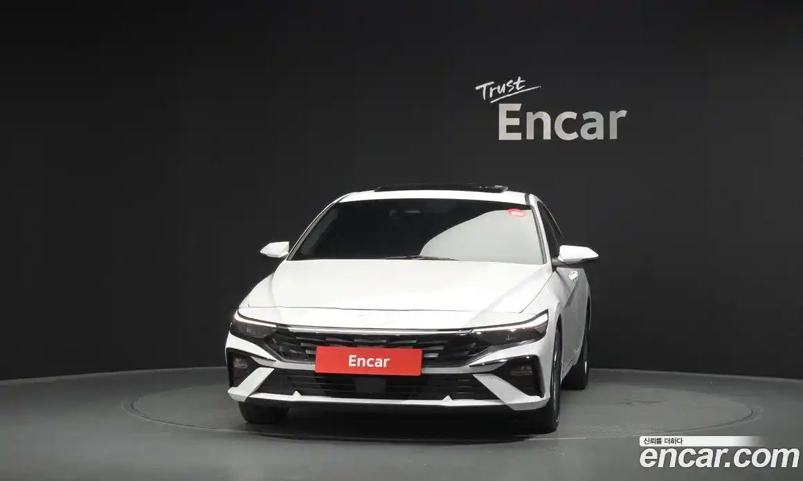 Hyundai Avante 2023 1.6 автомат (гидро), фото 3