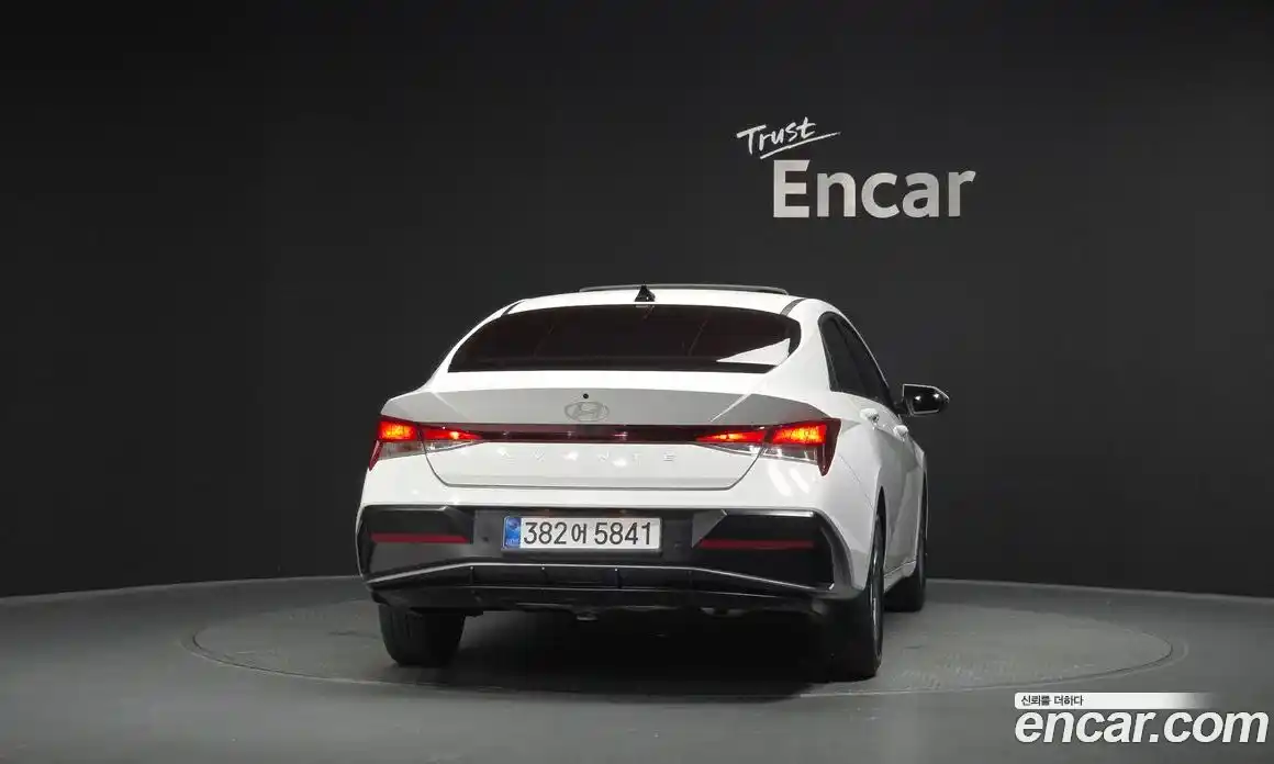 Hyundai Avante 2023 1.6 автомат (гидро), фото 4
