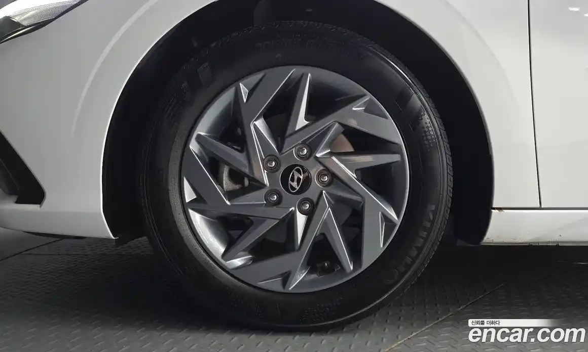 Hyundai Avante 2023 1.6 автомат (гидро), фото 5