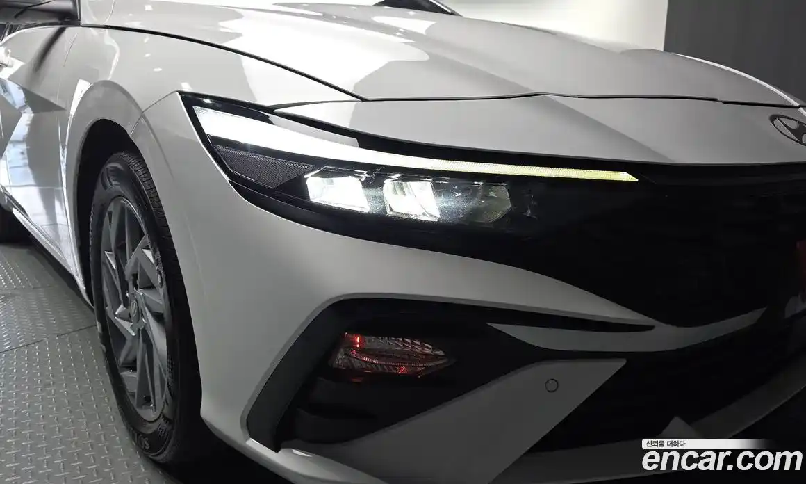 Hyundai Avante 2023 1.6 автомат (гидро), фото 8