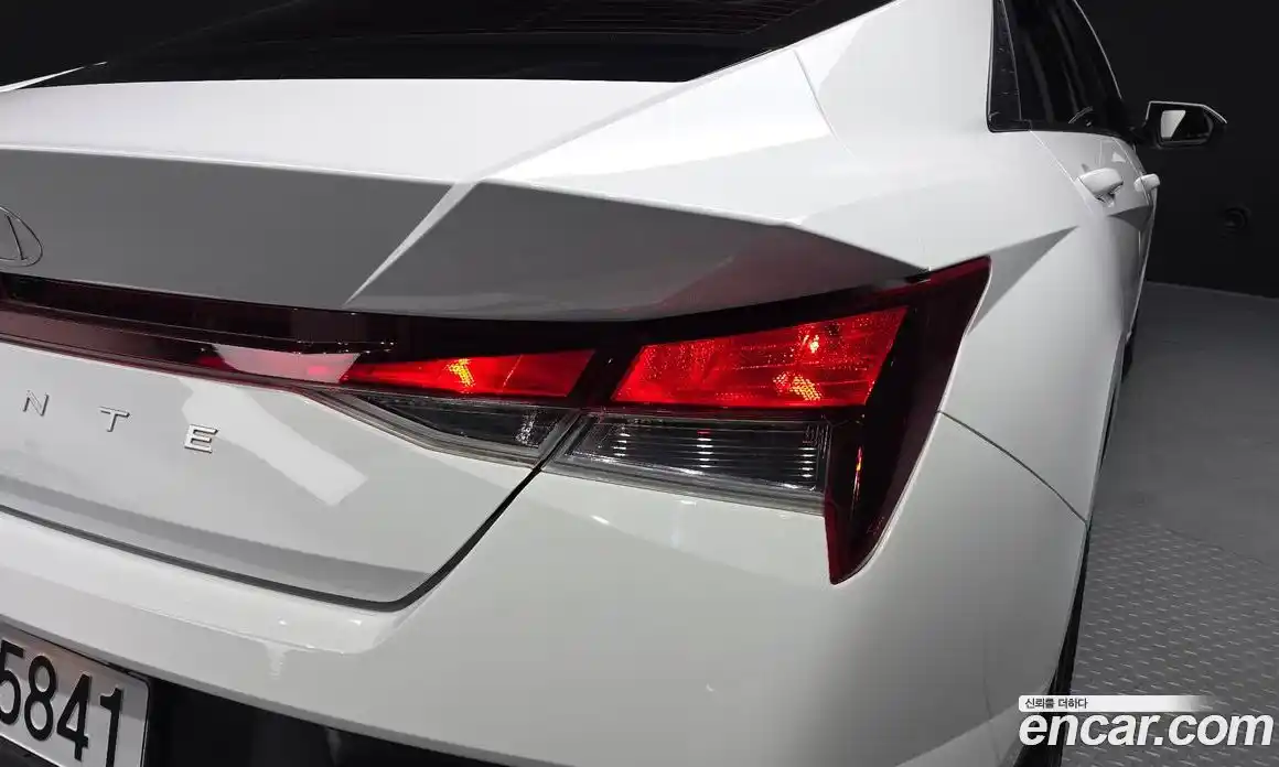 Hyundai Avante 2023 1.6 автомат (гидро), фото 9