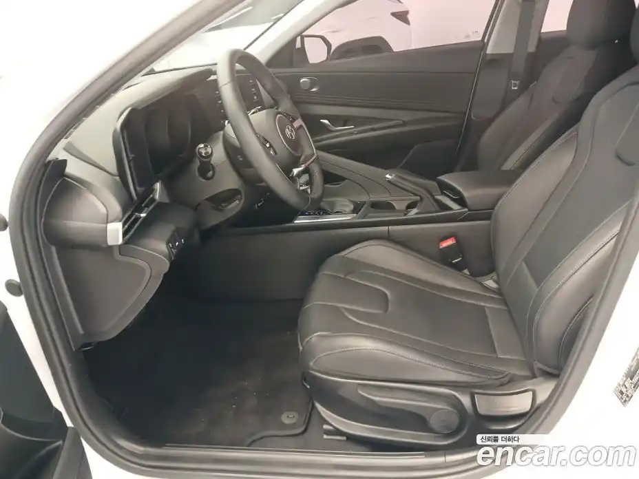 Hyundai Avante 2021 1.6 автомат (гидро), фото 9