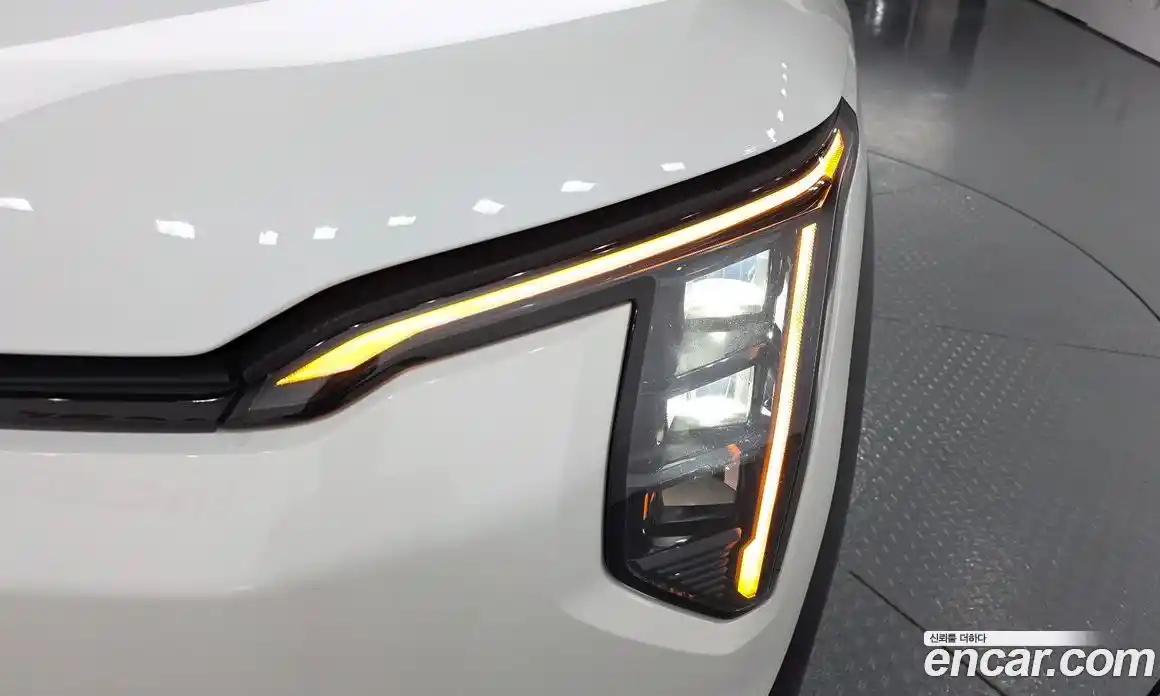 Kia EV3 2025 0.2 автомат (гидро), фото 8
