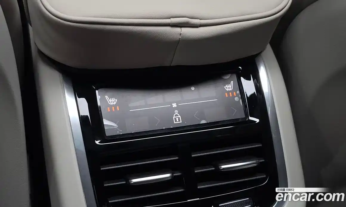 Volvo XC60 2025 2.0 автомат (гидро), фото 33