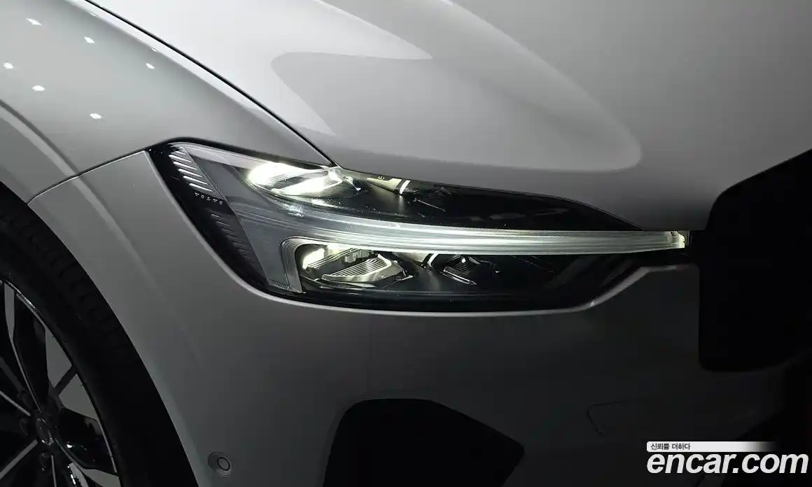 Volvo XC60 2025 2.0 автомат (гидро), фото 7