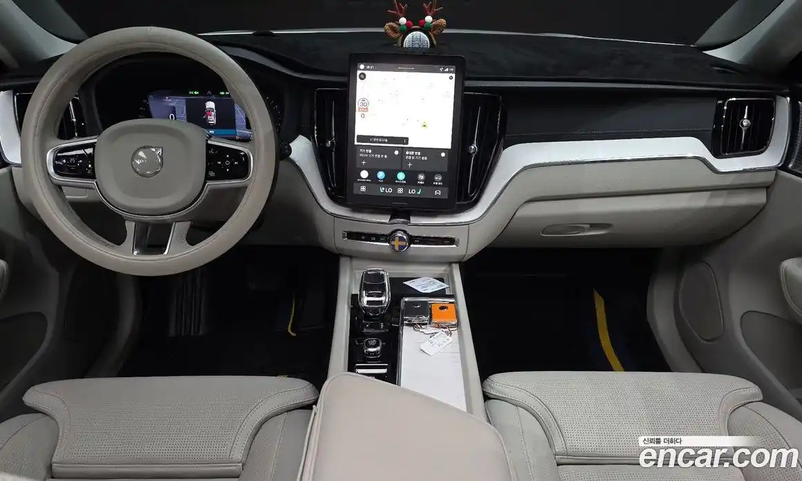 Volvo XC60 2025 2.0 автомат (гидро), фото 9
