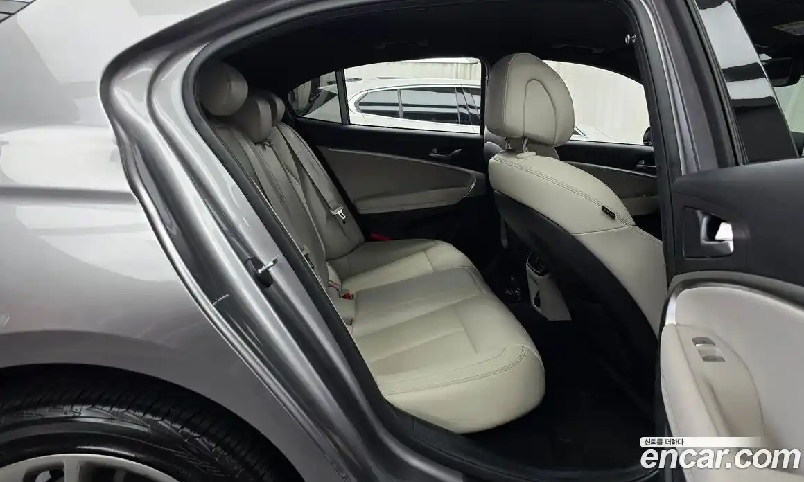 Genesis G70 2023 2.0 автомат (гидро), фото 12