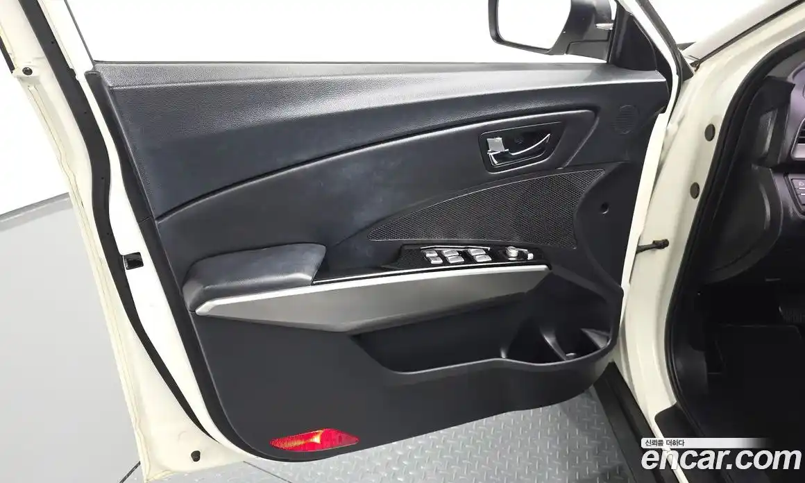 SsangYong TIBOLI 2015 1.6 автомат (гидро), фото 14