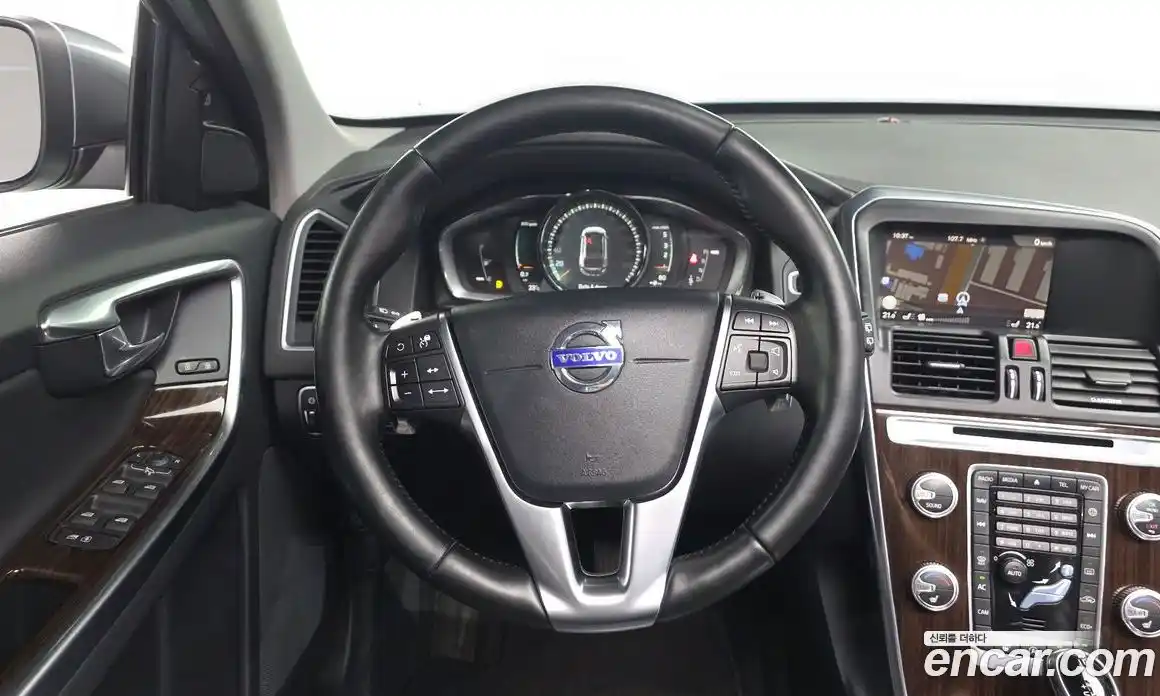 Volvo XC60 2017 2.0 автомат (гидро), фото 12